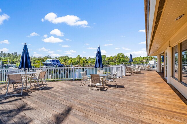 Building Photo - 533 Oak Harbour Dr
