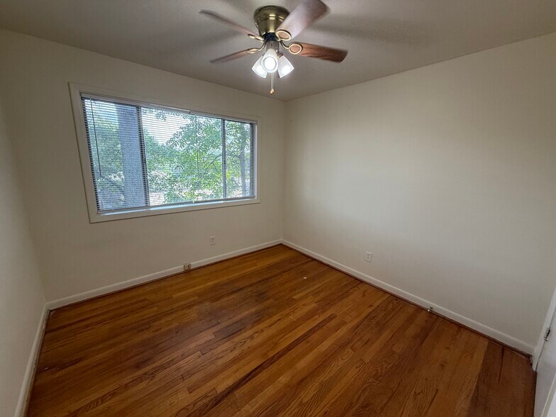 Building Photo - 425 S Church St