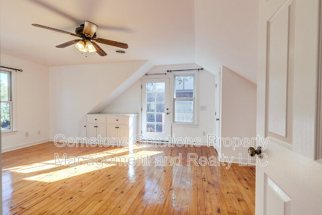 Building Photo - 502 32nd Ave S