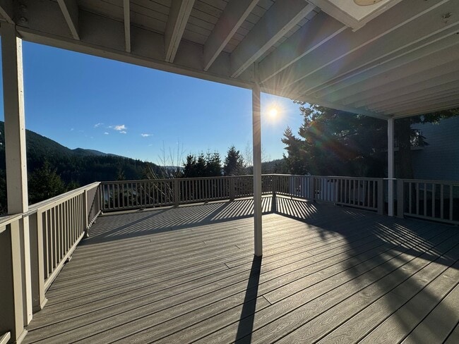 Building Photo - Breathtaking views of Chuckanut Bay!!