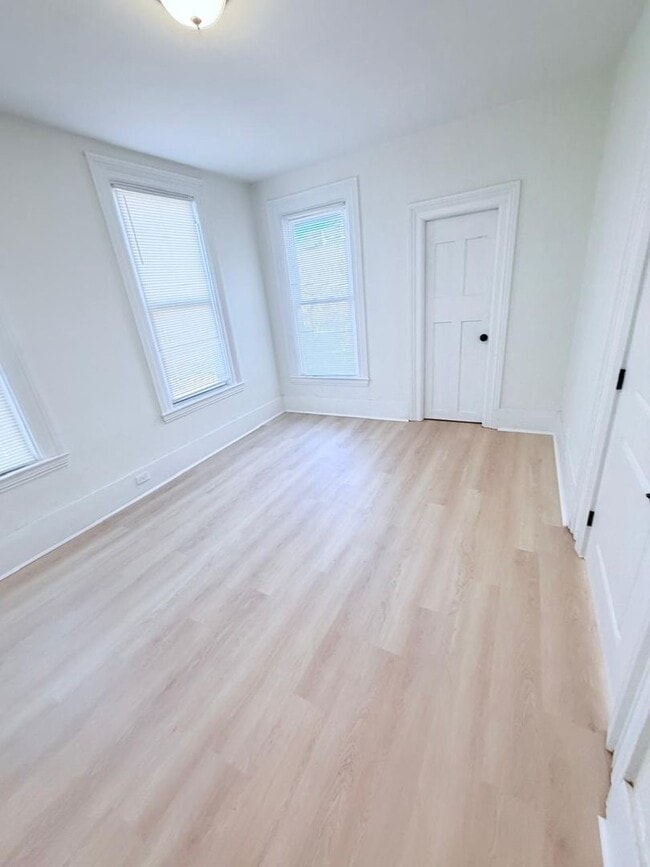 Building Photo - 2604 W 27th St