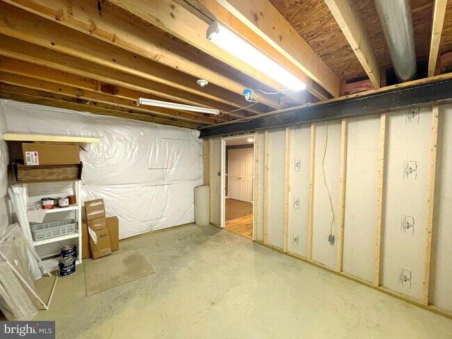 Building Photo - 20871 Freedom Run Dr