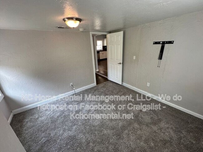 Building Photo - 316 W Elm St