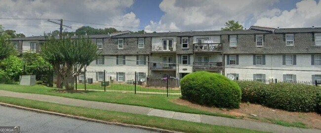 Building Photo - 2236 Plaster Rd NE