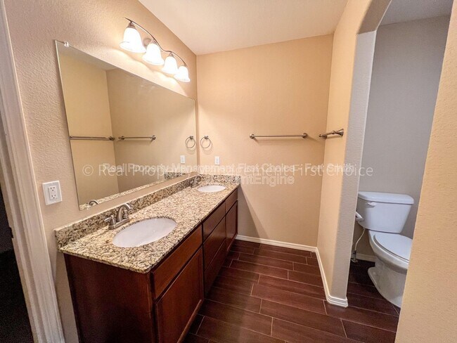 Building Photo - 420 Ridge Point Dr