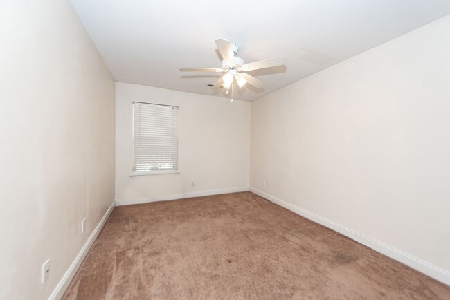 Building Photo - 3 Bedroom 2.5 Bath Townhome in Wescott Pla...