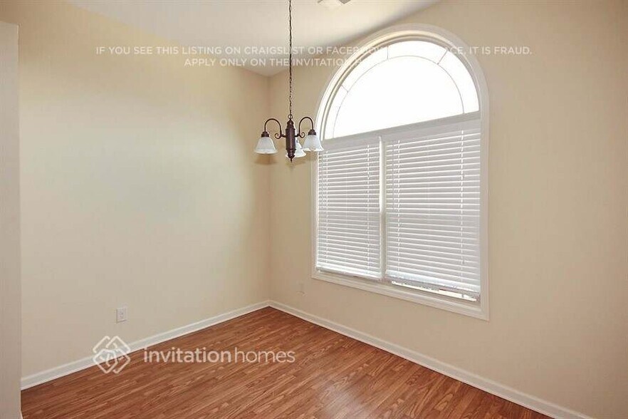 Building Photo - 2136 Villa Spg Ter