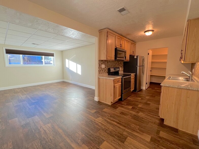 Building Photo - 1600 20th St S