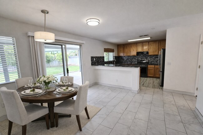 Building Photo - Bright & Spacious Woodland Home with Functional Layout 3 bed/2.5 bath