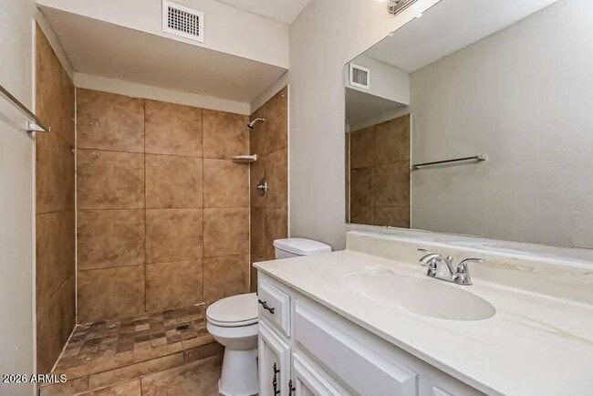Building Photo - 834 E Glade Ave