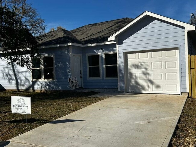 Building Photo - 704 Avenue I