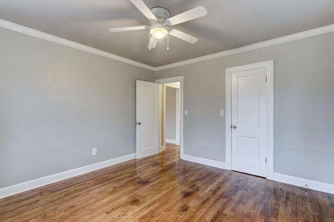 Building Photo - Charming 3-bedroom, 1-bathroom house - Available now!