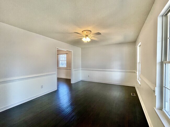 Building Photo - 239 Yorkshire Dr