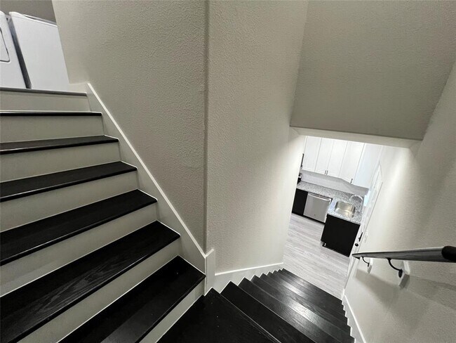 Building Photo - 8157 Tate St