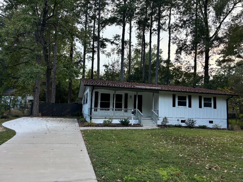 Primary Photo - 1205 Crabtree Blvd