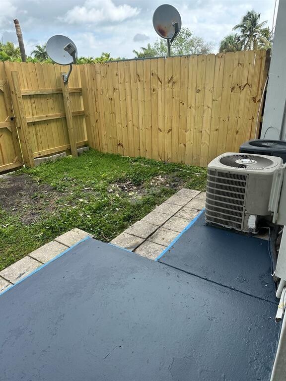 Building Photo - 941 NE 169th St