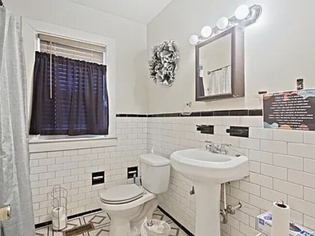 Building Photo - 2802 Berwick Ave