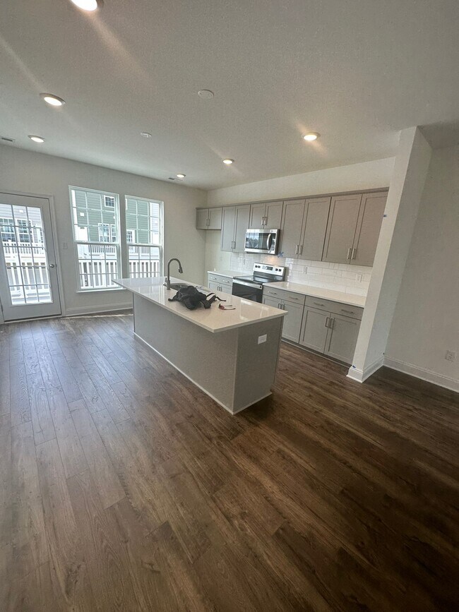 Building Photo - 409 Randolph Vw Dr