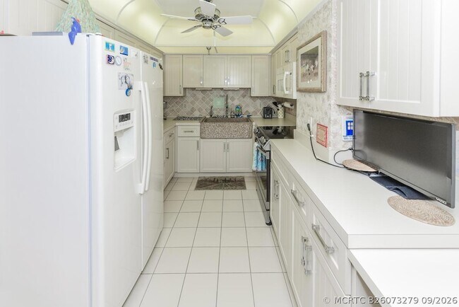 Building Photo - 176 Helios Dr