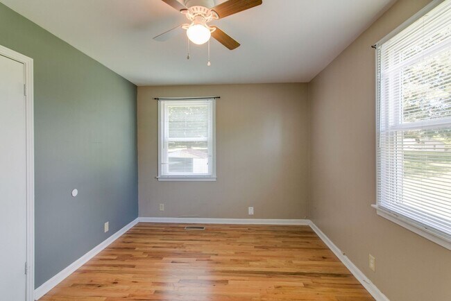 Building Photo - 430 Kelly Ln