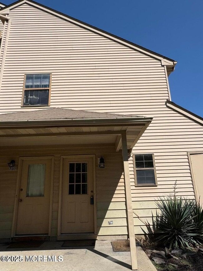 Building Photo - 702 Goldthread Ct