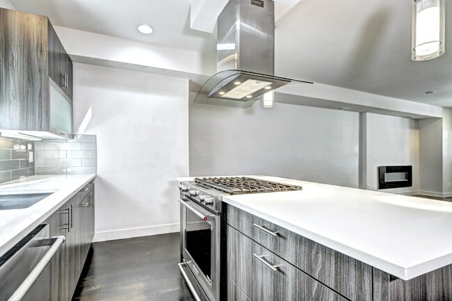 Building Photo - 1623 Julian St