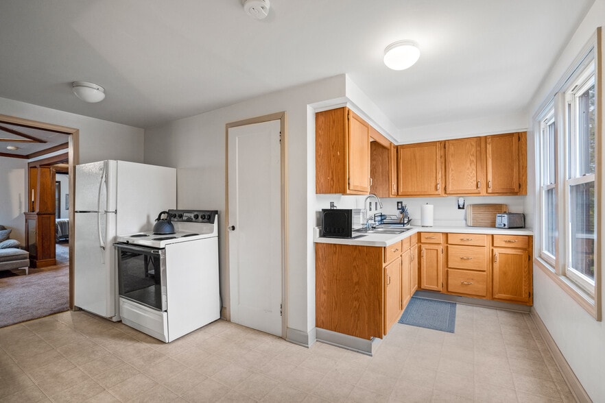 Building Photo - 316A E Burdick Ave