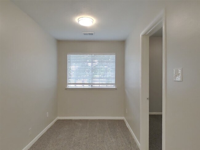 Building Photo - 14907 Englebrook Dr