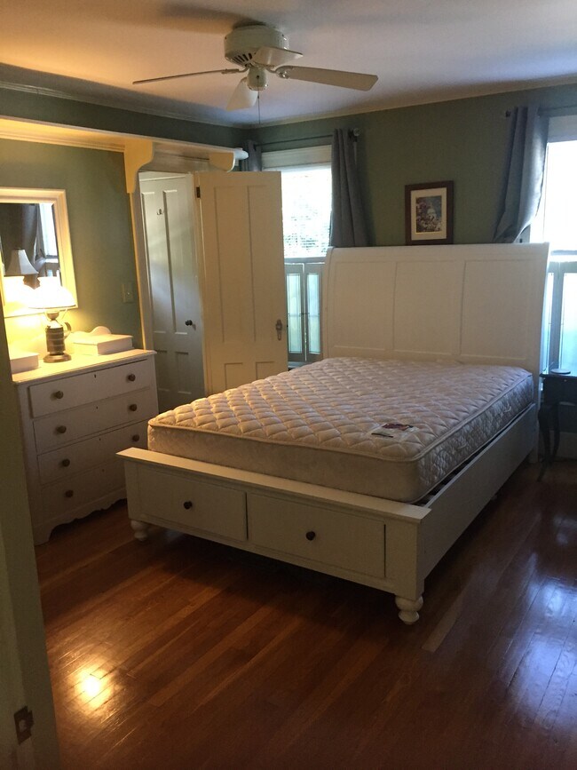 Building Photo - 84 Court St