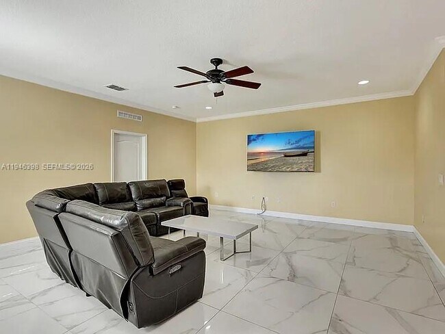 Building Photo - 1018 SW Eckard Ave