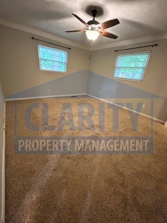 Building Photo - Centrally located, three bedroom home!