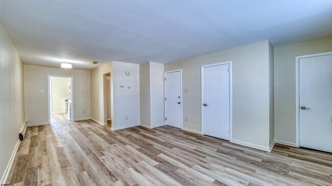 Building Photo - 705 N Dudley Ave