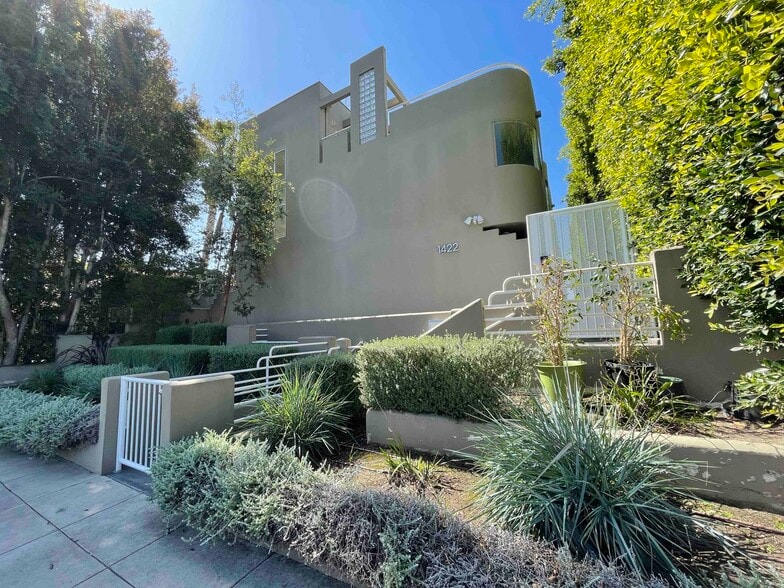 Stunning Contemporary! - 1422 19th St