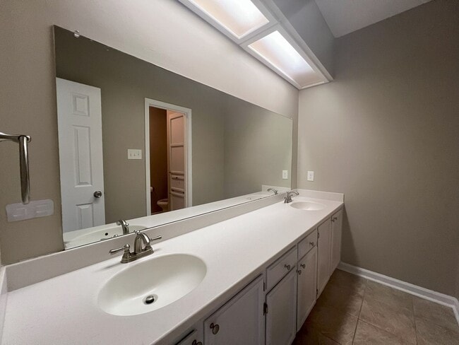 Building Photo - Woodlawn Estates