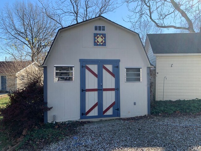 Building Photo - 212 Alden St