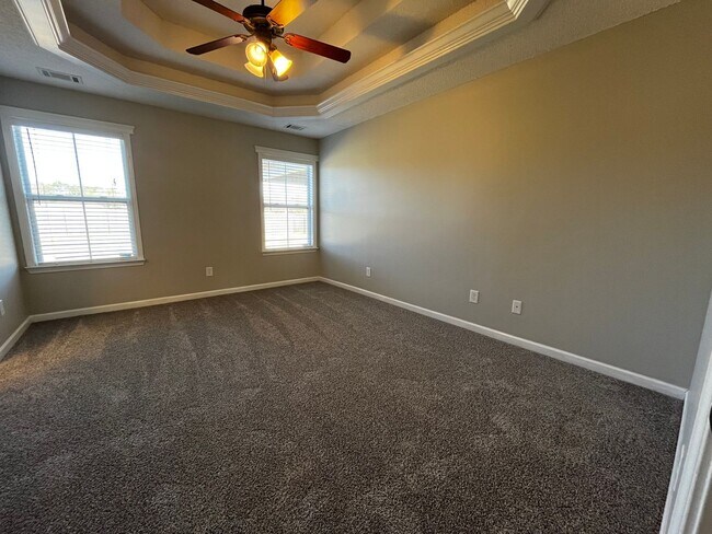 Building Photo - 104 Piedmont Ln