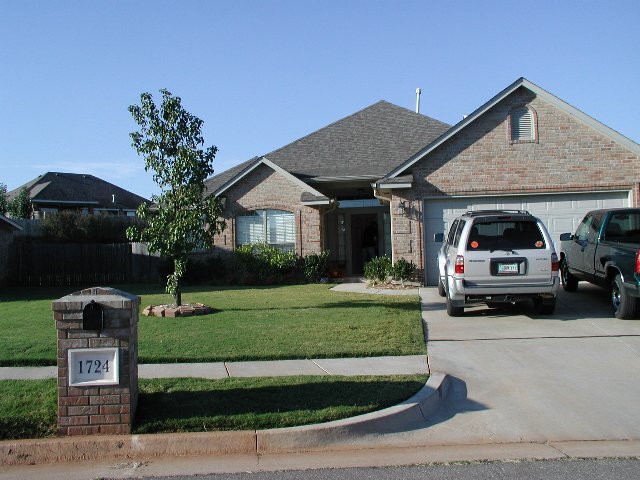 Building Photo - Gated Community with Pool, Park & Pond - Edmond North Schools