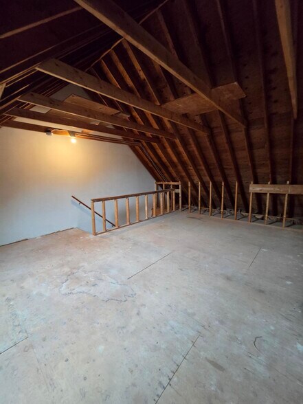 Building Photo - 95 Tiffany St