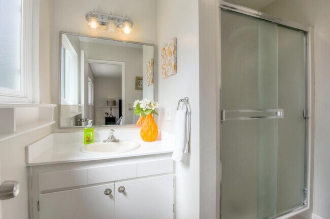 Building Photo - 546 Woodstock Way