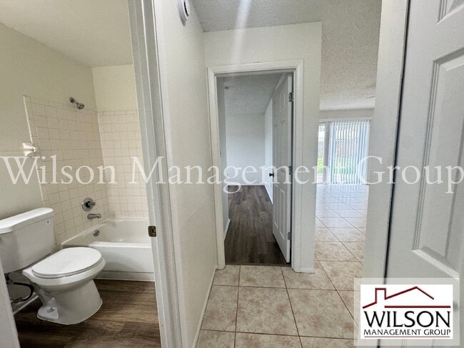 Building Photo - 1013 Arizona Ct