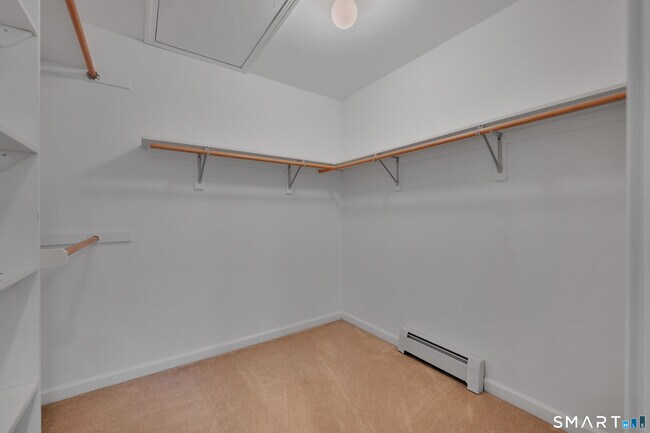 Building Photo - 6 Fennwood Dr