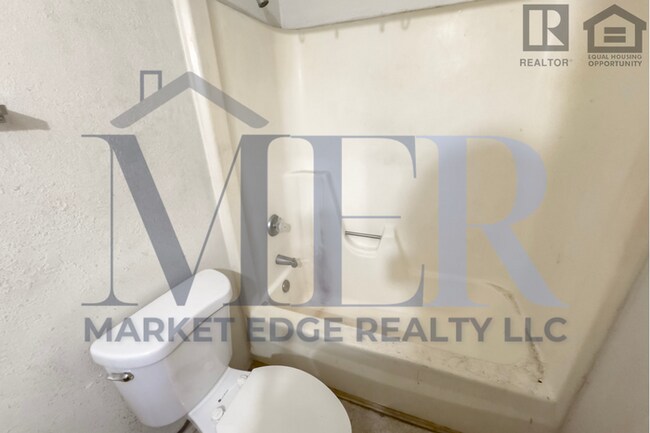 Building Photo - 2Bed/1.5Bath Ground Floor Townhouse at Glendale Ave/27th Ave! Ready for Immediate Move-In! -- GAR...