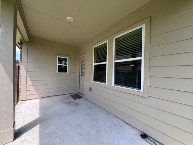 Building Photo - 14147 Little River Dr