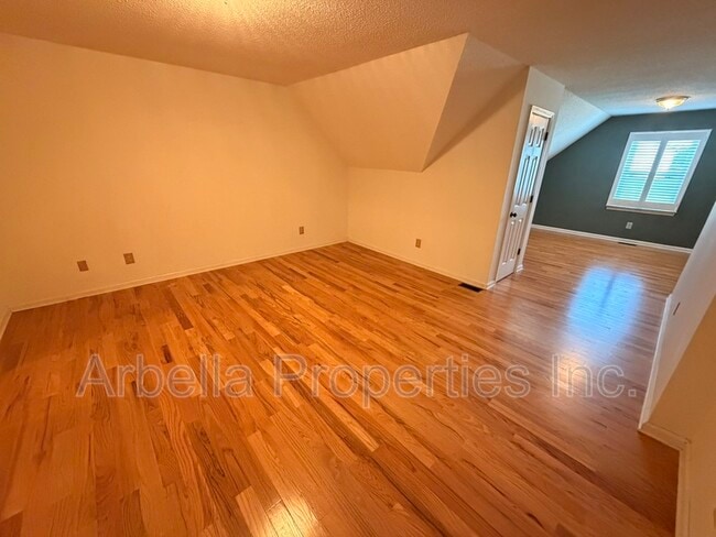 Building Photo - 215 Radford Dr