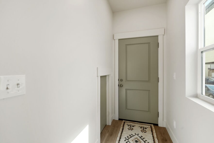 Building Photo - Jasper Loop