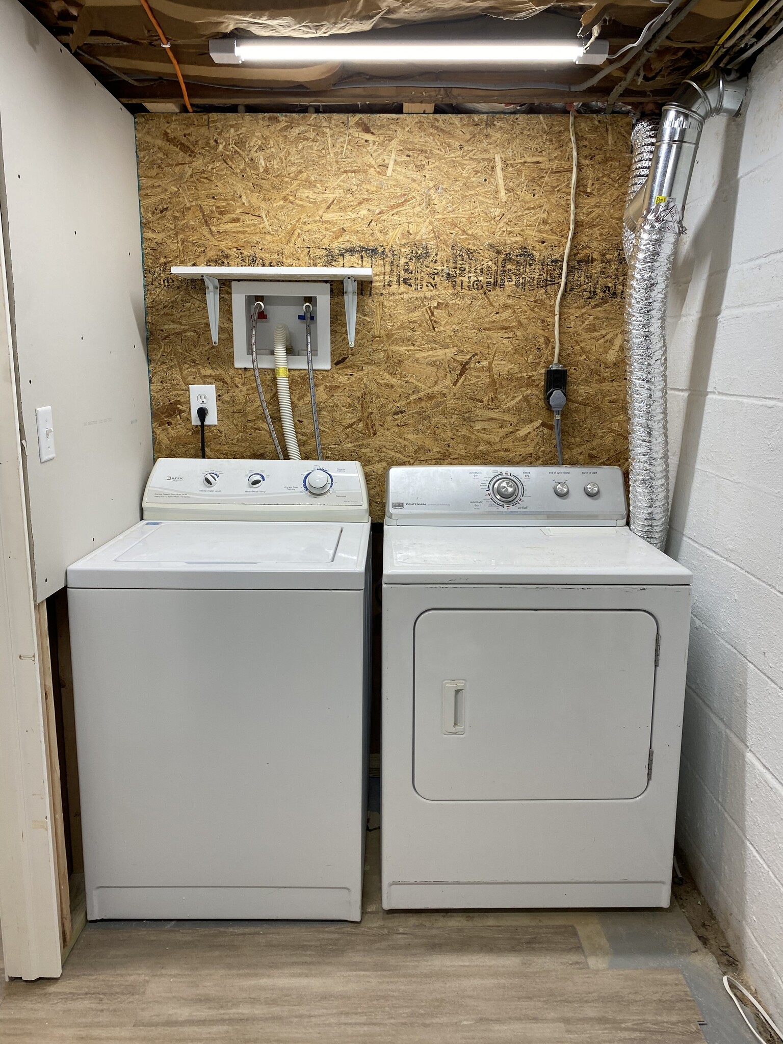 Laundry - 231 Melrose Ct