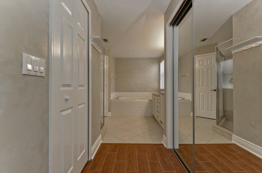 Building Photo - 11816 Easthampton Dr