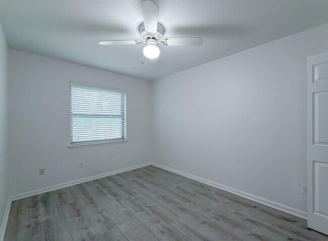 Building Photo - 3200 Langley Cir