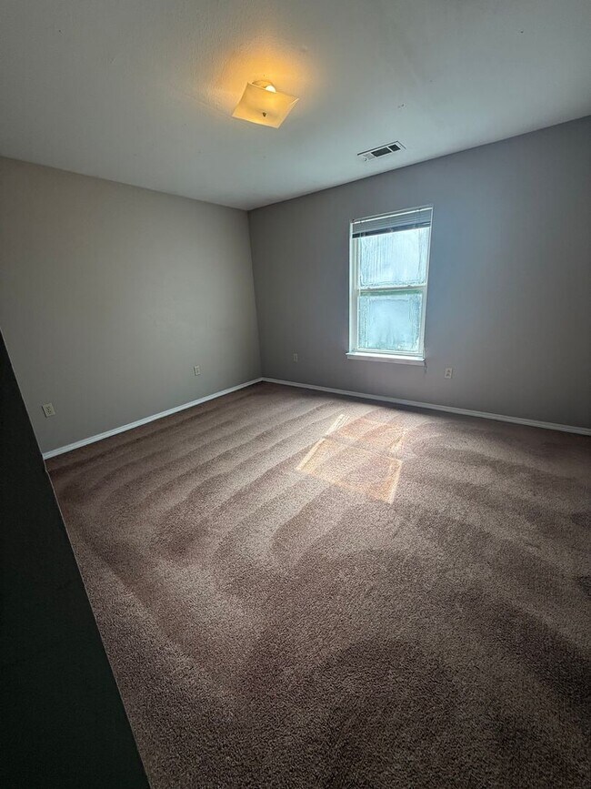 Building Photo - uTown - Your Perfect Rental Community!