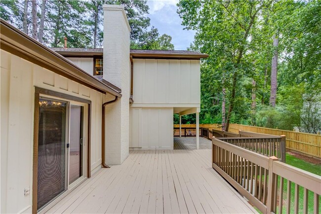 Building Photo - 770 Crest Valley Dr NW